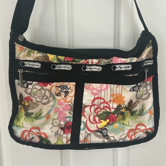 Lesportsac Floral Shoulder bag cream & black adjustable strap - Picture 2 of 10
